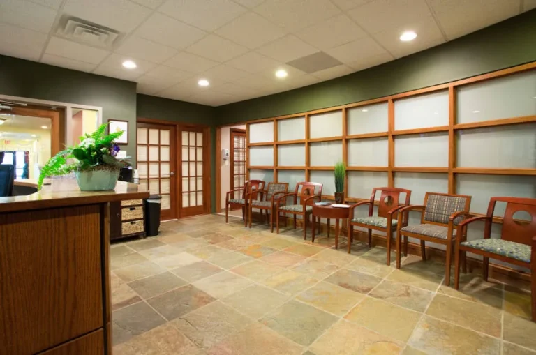 Summit Helps Lobby 2